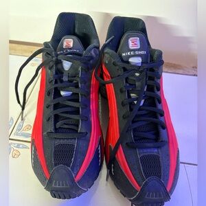 Nike Men's Shox R4 University Red and Black Sz 8
